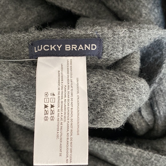Lucky Brand large scarf wrap charcoal grey tassels unisex NWT cozy soft - Picture 3 of 4